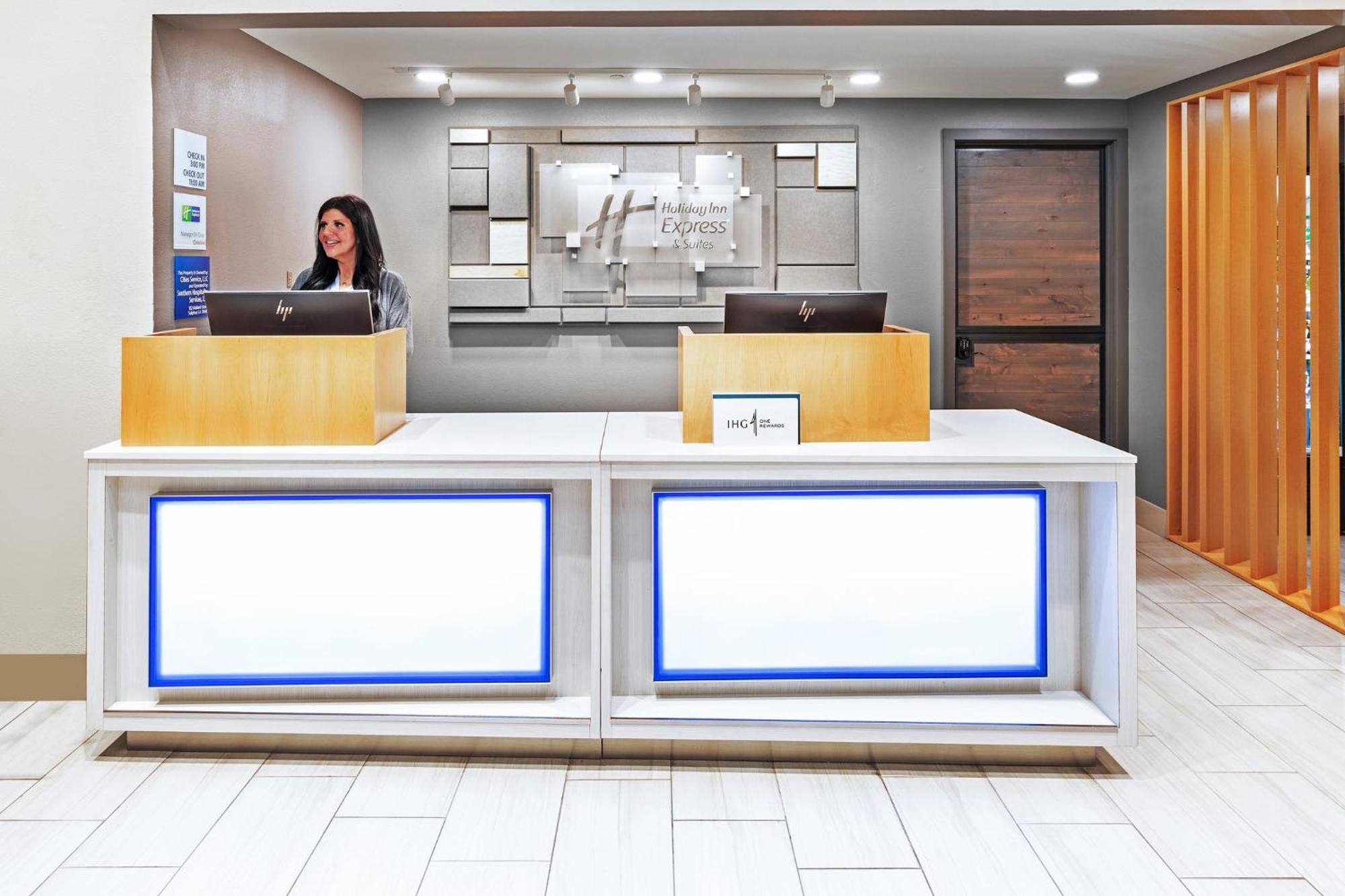 Holiday Inn Express & Suites Sulphur - Lake Charles By Ihg Buitenkant foto